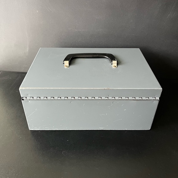 Metal Gray Cash Box with Coin Tray - Picture 4 of 6